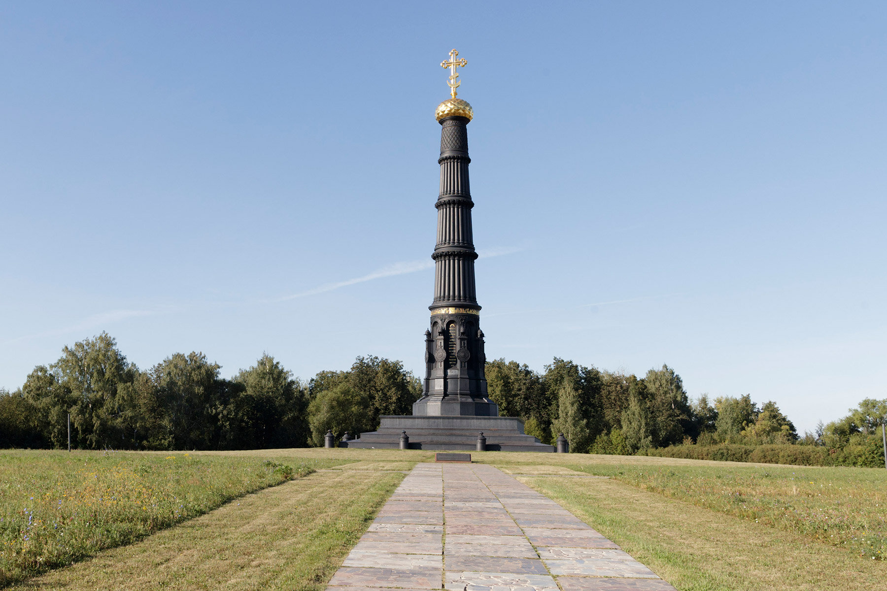 Памятник благоверному князю Димитрию Донскому на Куликовом поле, в родных для Матроны местах Тульской земли